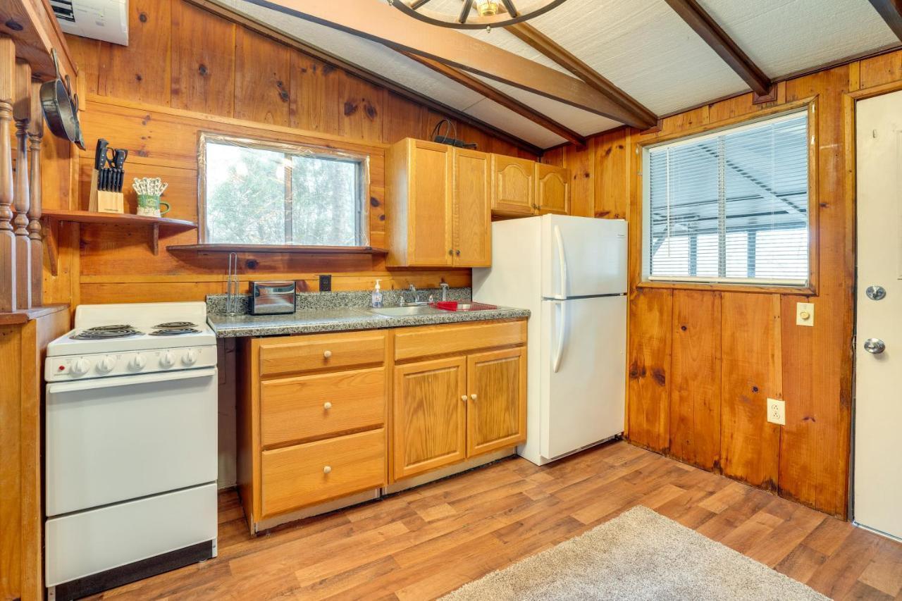 Peaceful Warne Cabin Fenced Yard And Screened Porch Brasstown Exterior photo
