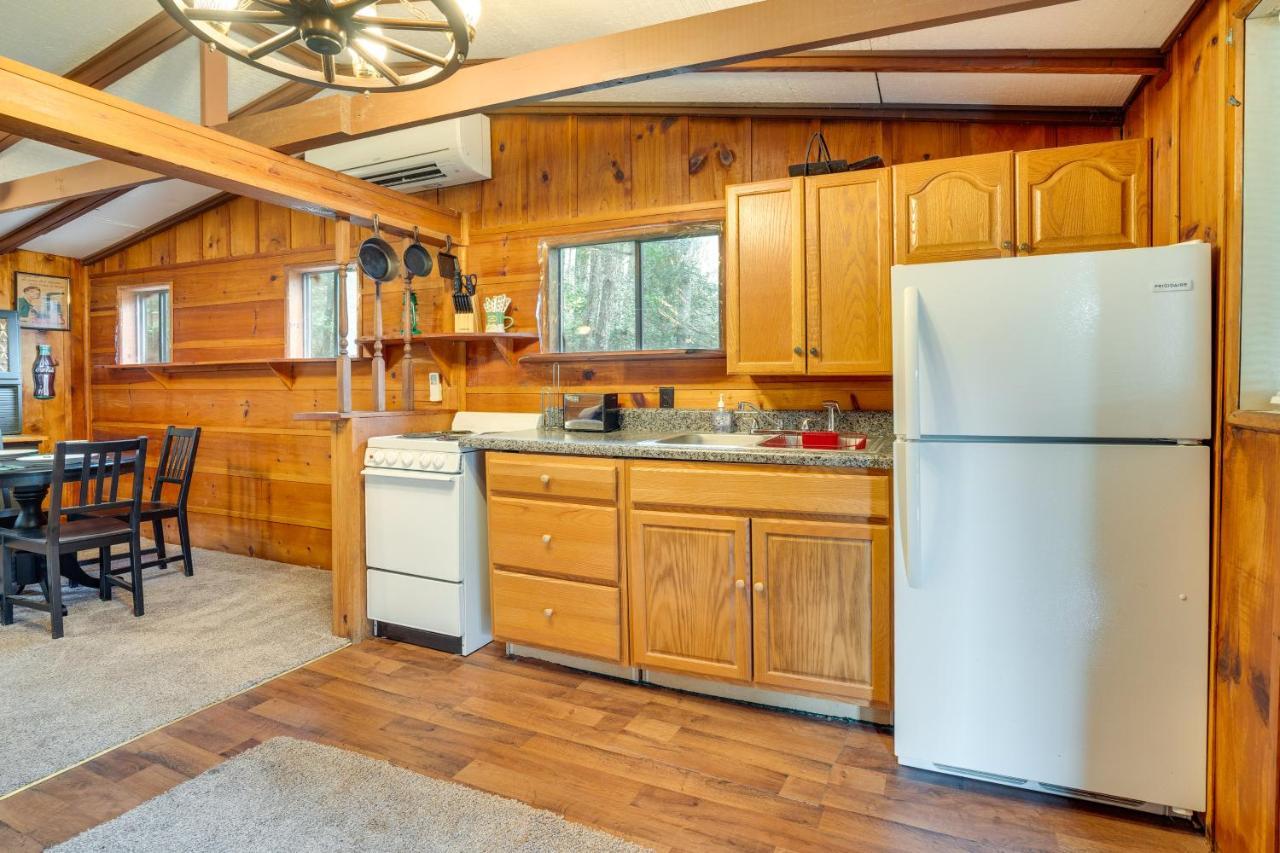 Peaceful Warne Cabin Fenced Yard And Screened Porch Brasstown Exterior photo
