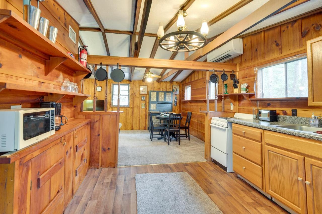 Peaceful Warne Cabin Fenced Yard And Screened Porch Brasstown Exterior photo