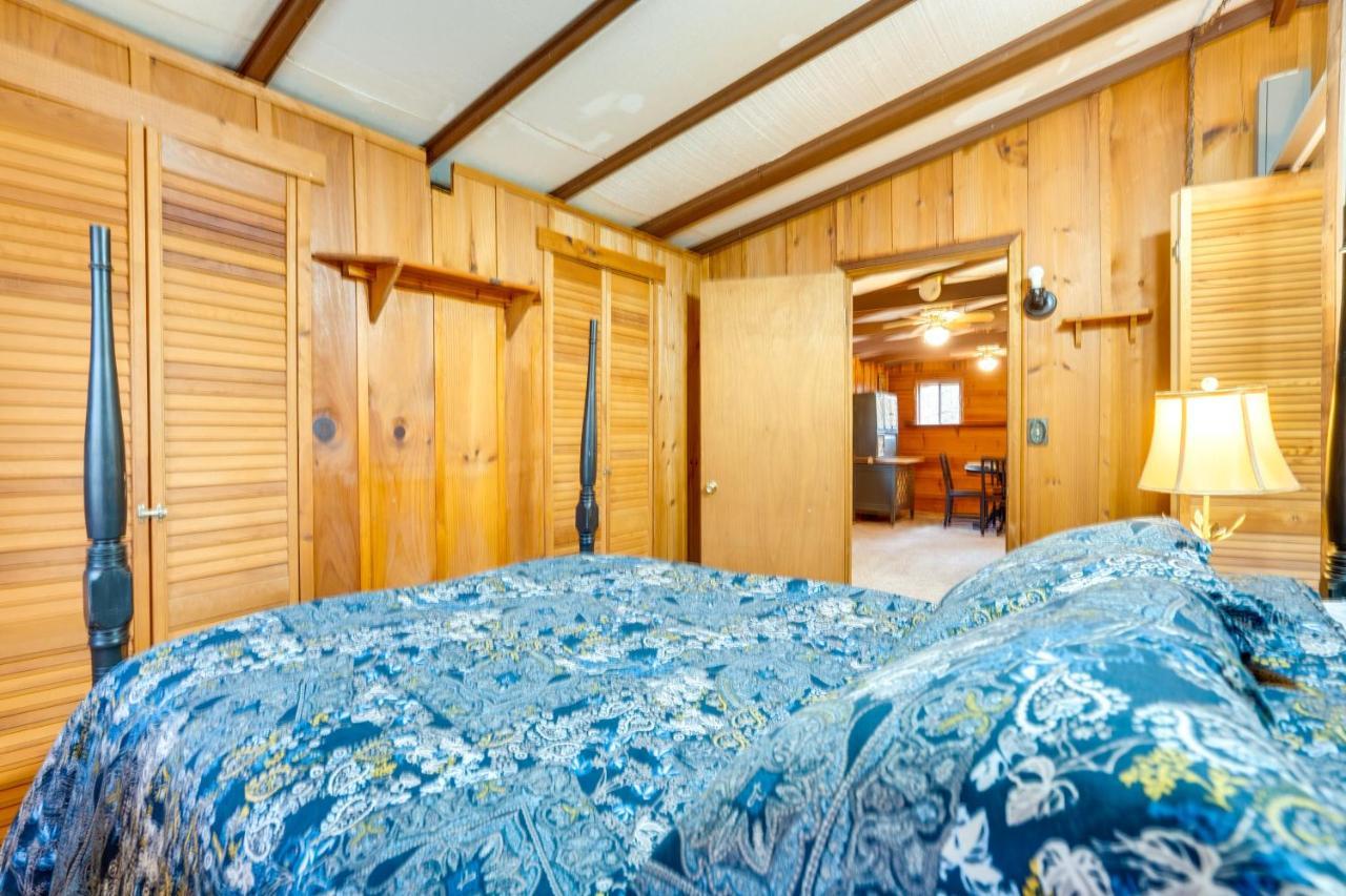 Peaceful Warne Cabin Fenced Yard And Screened Porch Brasstown Exterior photo