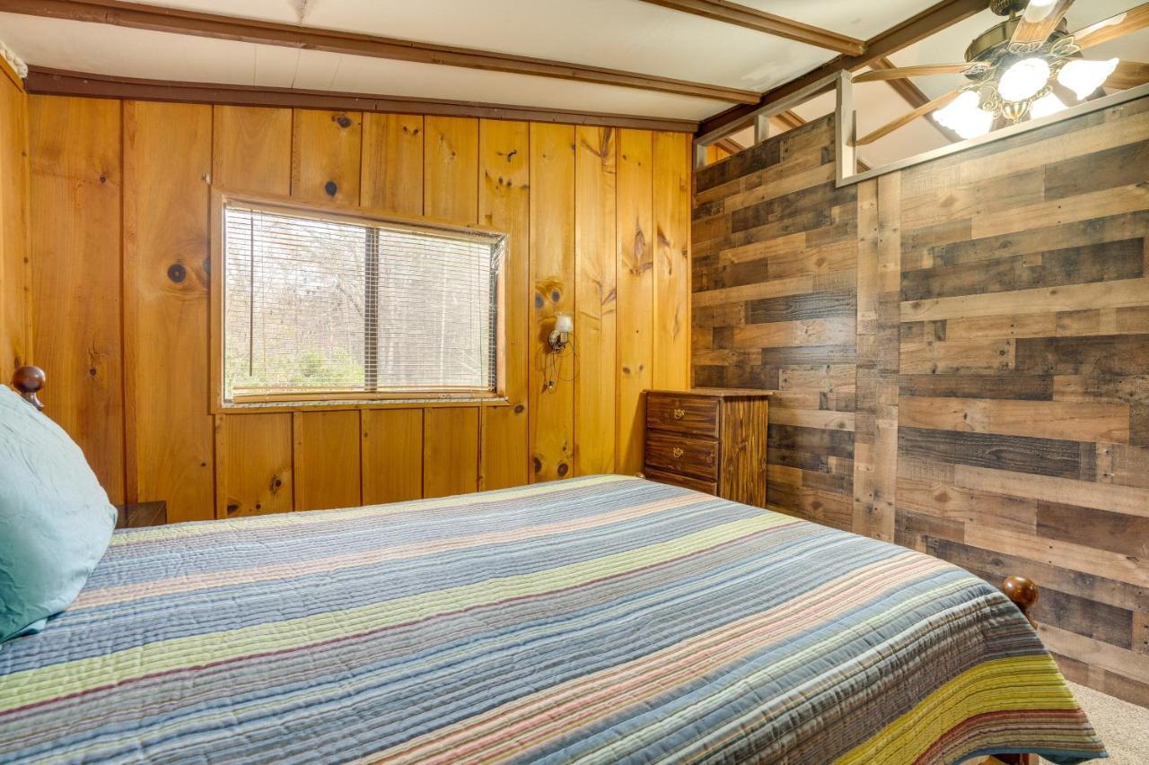 Peaceful Warne Cabin Fenced Yard And Screened Porch Brasstown Exterior photo